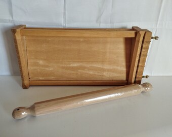 Vintage brand new classic pasta maker for spaghetti alla "chitarra" pasta tool, Italian kitchen pasta fresca tool or pasta making set