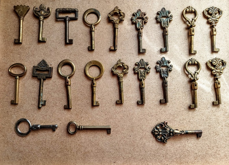 Vintage Italy collectible skeleton folding key, ornate authentic brass furniture key vintage armor furniture cabinet drawer key Santa's key image 2