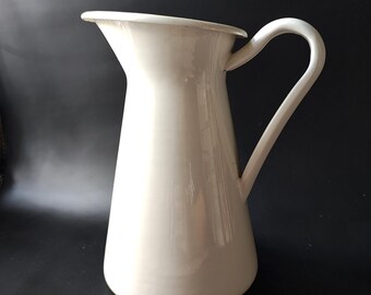 Jarrón de esmalte blanco, jarra de agua esmaltada, diseñada por Sigga Heimis, Ikea, 8,5", rústico, con desconchados en los bordes.