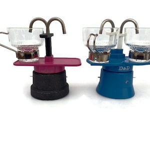 Rare cafetière expresso italienne vintage en aluminium avec support pour 2 tasses. cafetière Geyser vintage en aluminium.