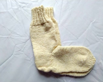 Hand knit white wool socks. Classic unisex warm socks in ivory for 38-41 EU size for winter. Wool Socks for home or truism.