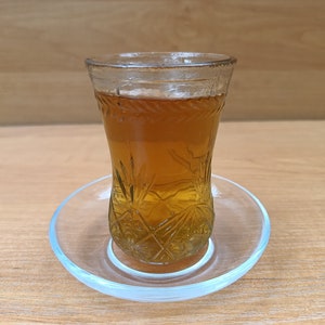 Türkische Teetasse, türkische Teetassen und Untertassen, Teegläser und Untertassen