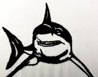 Disegno per ricamo a macchina con squalo sorridente, modello per ricamo oceano, file digitale