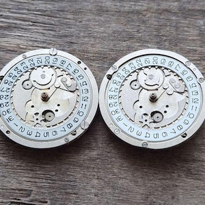 Vintage watch movement, Quartz movement with calendar rings, Steampunk supplies - set of 2 - c13