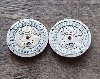 Vintage watch movement, Quartz movement with calendar rings, Steampunk supplies - set of 2 - c13
