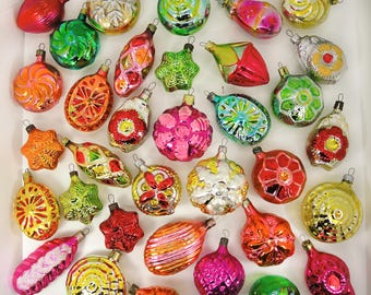 Heller Merkur-Weihnachtsschmuck, geometrische farbige Glaskugeln, geometrischer Baumschmuck, Spiegel Wohnkultur, Retro Weihnachtsgeschenke