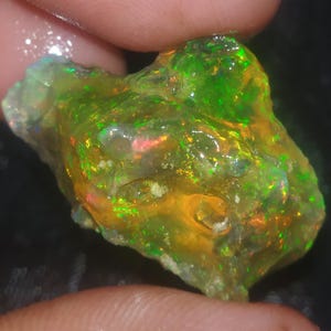 24.50 AAA Grade opal Ethiopian opal Raw crystal Opal Raw Rare Beautiful Opal Raw Natural Opal Raw multi flashy Opal Raw welo Opal Raw19x29