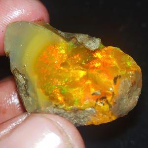 28.50ct Rare fire opal Ethiopian opal Raw crystal Opal Raw Rare Beautiful Opal Raw Natural Opal Raw multi flashy Opal Raw welo Opal Raw20x29