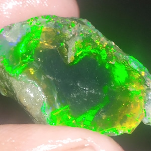 25.cts Brilliant opal Ethiopian opal Raw crystal Opal Raw Rare Beautiful Opal Raw Natural Opal Raw multi flashy Opal Raw welo Opal Raw 19x28