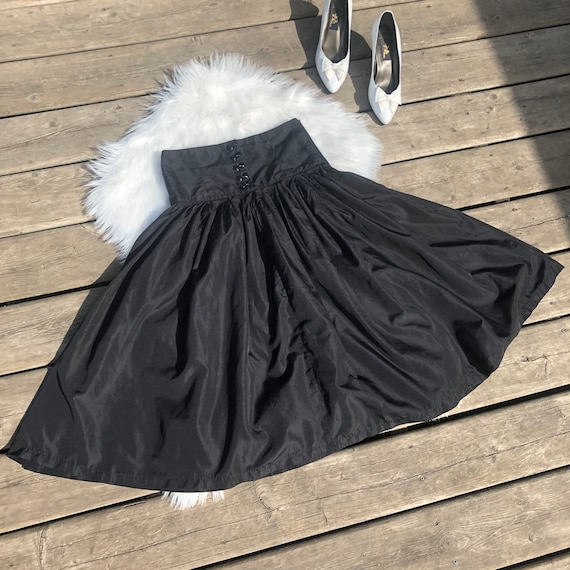 Vintage Circle Skirt - High Waisted Black Circle S