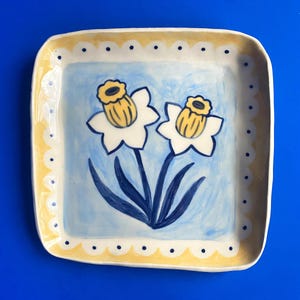 Daffodil Ceramic Plate | Handmade, Hand painted, Illustrated Dish | Dishwasher and Microwave Safe