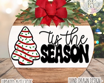 SVG/PNG- Tis The Season Christmas Tree Cake-HandDrawn Desing|Cricut|DigitalDownload|Christmas|DoorHanger|Design-LaserReadyFile