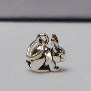 Ciondolo coniglietto in argento sterling 3D super piccolo 8,5 x 10,5 mm