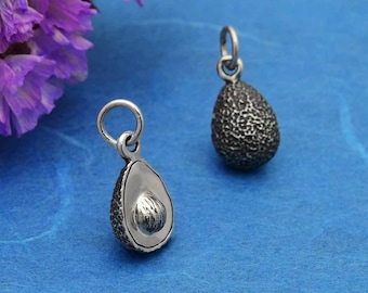 Charm moitié d'avocat avec noyau en argent sterling 16 x 8 mm