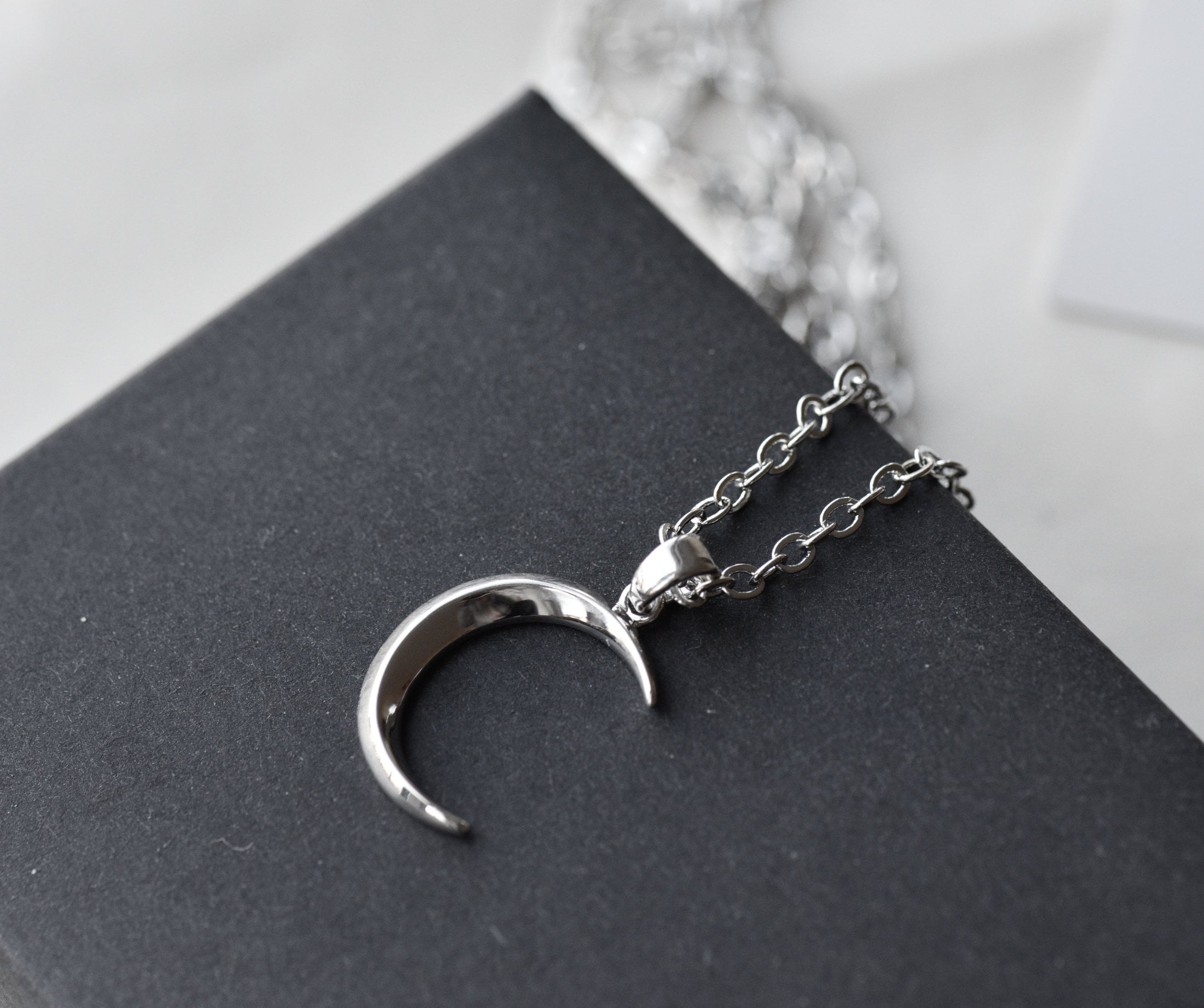 SYDNEY EVAN Large Moon White Gold Sapphire Necklace for Men | MR PORTER