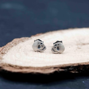 Sterling Silver Qurky Skull Earrings Stud Pierced Mens Womens Gothic Jewellery