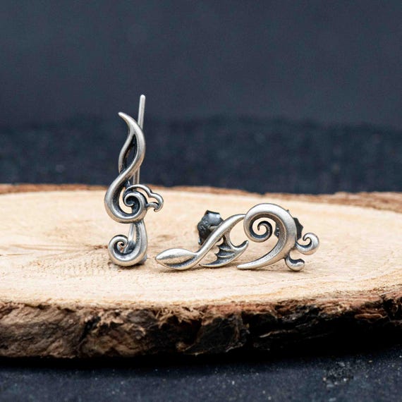 Orecchini argento 925 con chiave di violino. Orecchini con perno in argento massiccio