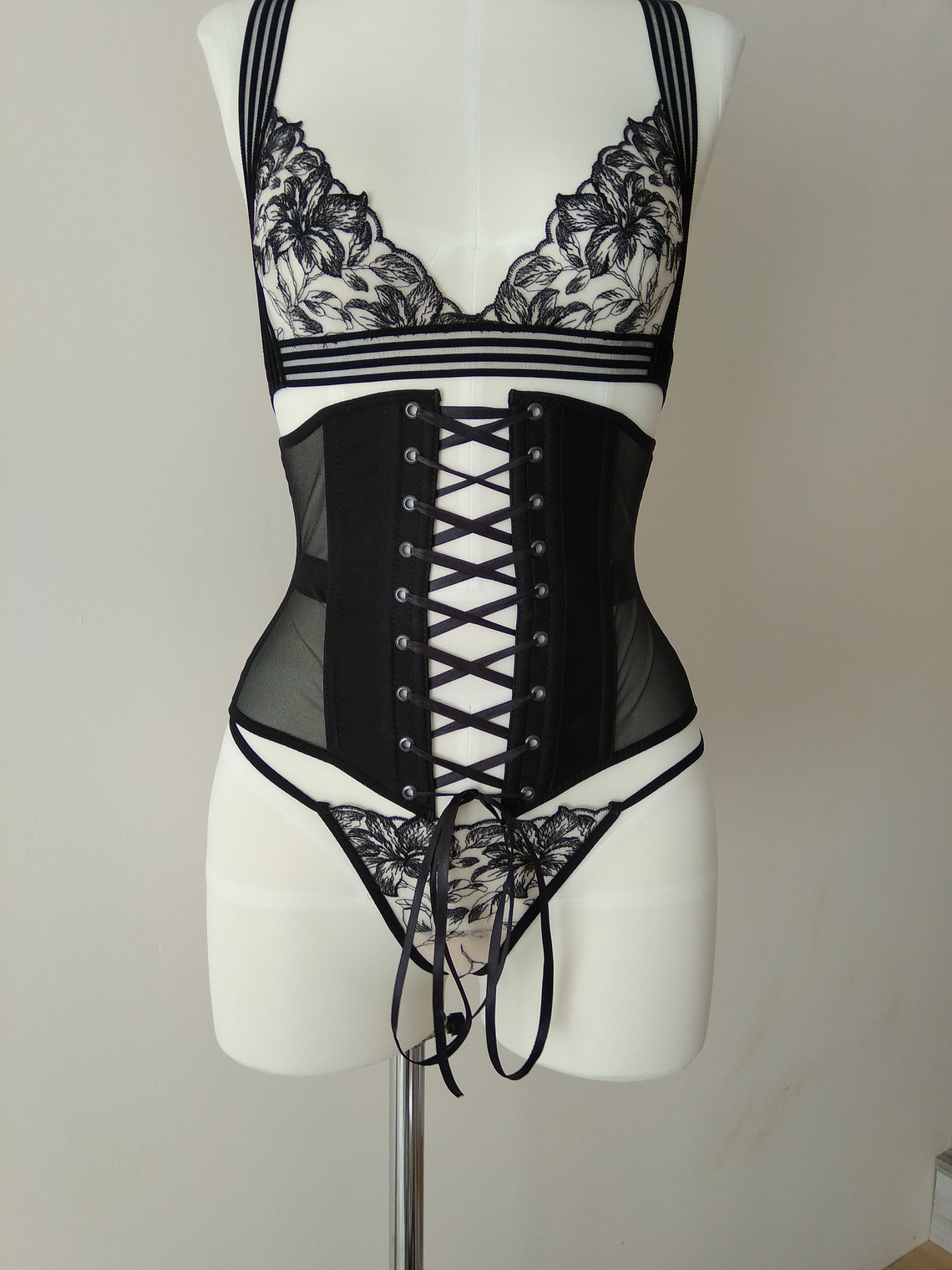 Black corset belt. Waist size 25-26 in 63-67cm tightening | Etsy