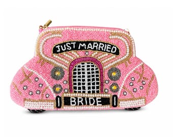 Bride Beaded Purse Crossbody, White Bridal Clutch, Unique Wedding Gift for Bride, Bridal Shower Gift, Bachelorette Party Bag, Mrs Purse