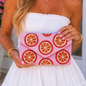 Pochette rosa con perline, borsetta a tracolla con perline e frutta arancione, regali estivi per lei