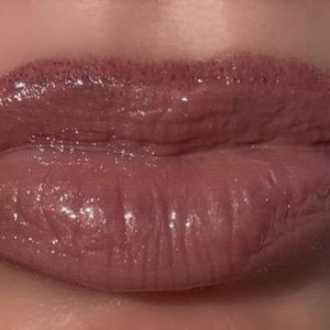 Moisturising Brown Vegan Lip Gloss | Glossy Handmade Non-Sticky Lip Gloss | Glossy Finish Lip Gloss | Natural Glittery Gloss | Sparkly Gloss