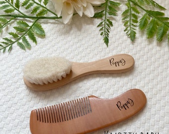 Ensemble de brosse et peigne en bois personnalisé pour bébé, cadeau pour bébé, accessoires pour bébé, brosse en bois, accessoires pour cheveux, brosse à cheveux pour bébé, remplisseur de bas,