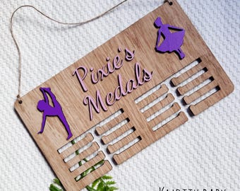 Porta medallas de baile personalizado: expositor de chapa de roble grabado con láser, colgador de medallas personalizado, regalo para bailarines o artistas.