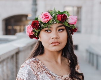 Wianek z kwiatów róży Haku