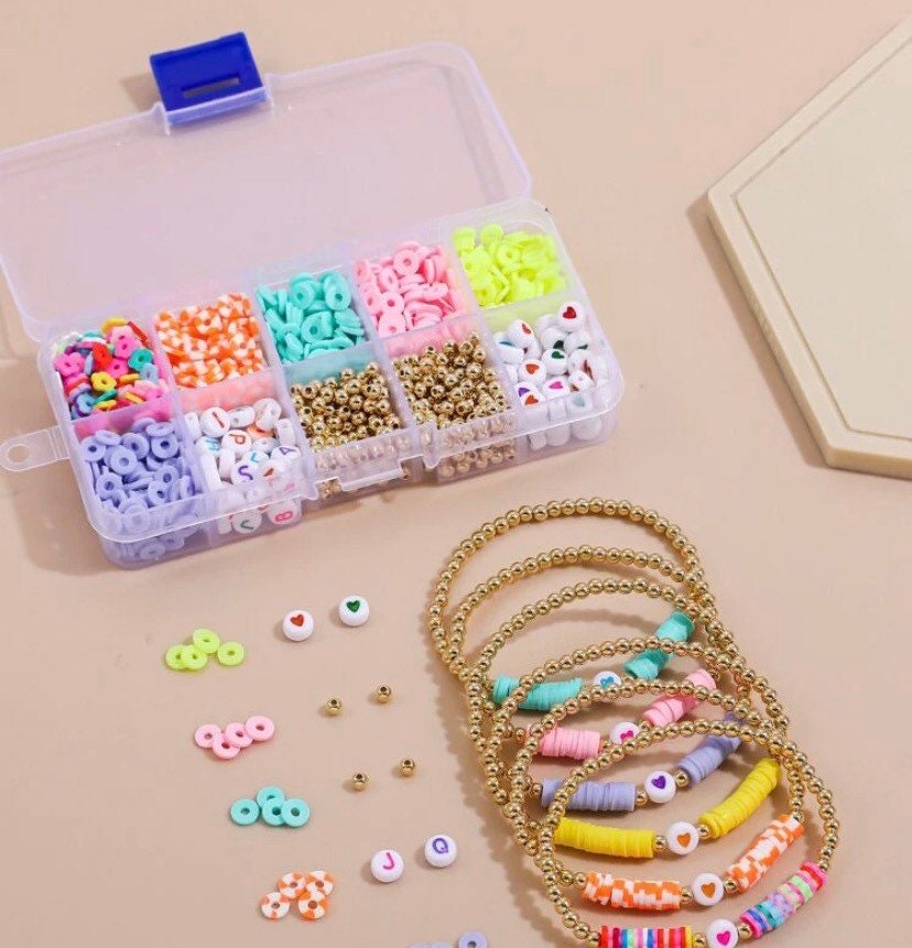 900 Pcs Clay Beads 18 Styles Fruit Smiley Face Flower Polymer Clay Beads  for Bracelet Making Kit with Letter Pearls Bead Charms DIY Clay Beads for  Jewellery Making Kids Adult Clay Bead