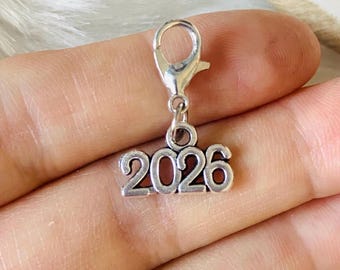 Amuleto del año 2026, amuleto del año con clip, amuleto del año en plata y oro para la fabricación de joyas, amuleto para cremallera, suministros para manualidades