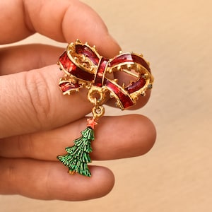 Vintage Enamel Christmas Tree Brooch with Bow, Christmas Tree Brooch, Red Ribbon Pin, Small Brooches, Costume Jewelry, Vintage Xmas Jewelry