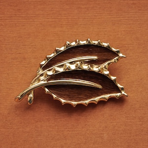 Vintage Brown Brooch Pin Leaf Shaped, Sarah Coventry Wooded Beauty, 60s Costume Jewelry, Sarah Cov Brooch, Botanical Jewelry