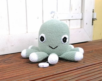 Spieluhr gehäkelt  "Octi" Octopus / Krake in reseda, Melodieauswahl, Wasserdicht 100 % Baumwolle, Baby Geschenk, Taufe, Geburt, Ostern