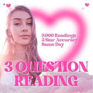 Può includere: Una donna con i capelli lunghi è presente in una grafica a tema rosa. Il testo recita "3 QUESTION READING" e "9.000 letture, precisione 5 stelle, in giornata". Una grande forma di cuore rosa è sullo sfondo.