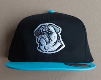 Youth Size Snapback mit Mops (schwarz/blau)