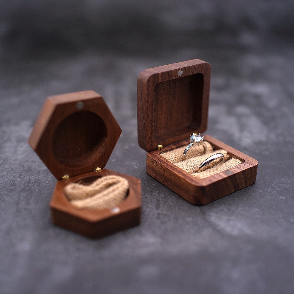 LAUBLUST Personalisierte Ringbox Herzform - Holz Ringkästchen Für Hochzeit & Verlobung