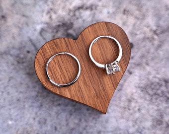 Heart Wedding Ring Box Walnut Wood Wedding Ring Bearer Box Gravure Bague de mariage Ring Box Ring Holder Ring Bearer Custom Ring Box