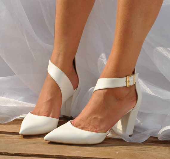 The Best Beach Wedding Shoes | Couples, Bridesmaids & Guests