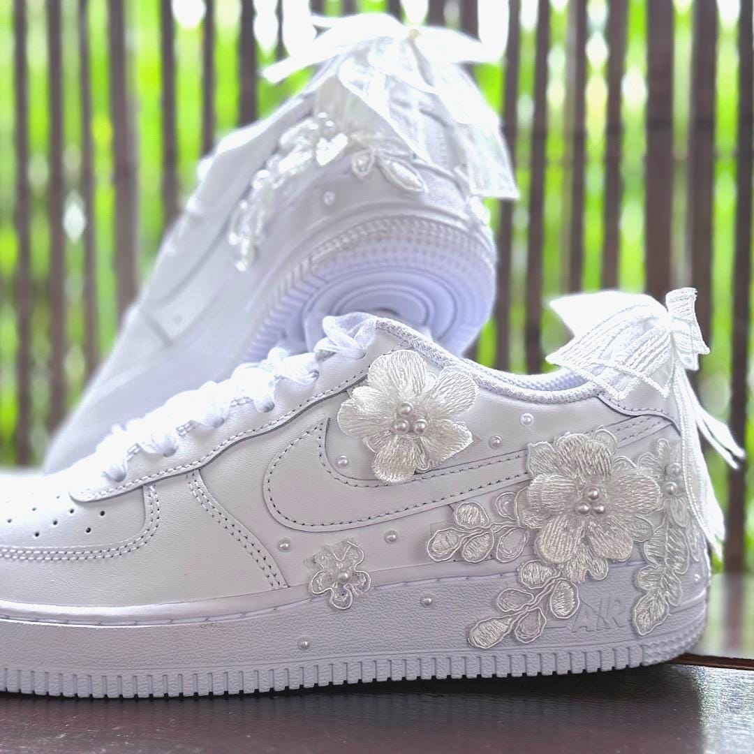 Floral nike shoes - Etsy Nederland