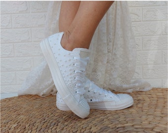 White Bride Converse - Pearls Converse For Bride - Custom Wedding Shoes For Dancing - Destination Wedding Shoes - Bridal Shiwer Gift