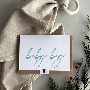 Ensemble cadeau Hygge pour baby shower avec carte pour bébé garçon et édredon en lin/Cadeau pour nouveau-né/Carte bleue pour bébé garçon avec tétine de myhyggeshop.com