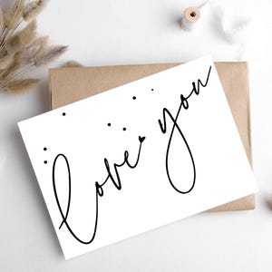 Biglietto di auguri con la scritta LOVE YOU HANDWRITING/ da Hygge Cards, myhyggeshop.com/ Delizia i tuoi cari con questo biglietto di auguri/