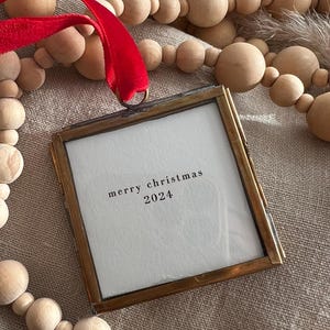Mini skandinavisk hängande ram med ditt personliga meddelande till jul/mässing - guld, mysig heminredning