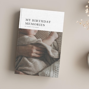 Mis recuerdos de cumpleaños/Celebremos cada año/Este cuaderno atemporal es un regalo para usted, su hijo o un ser querido de myhyggeshop.com