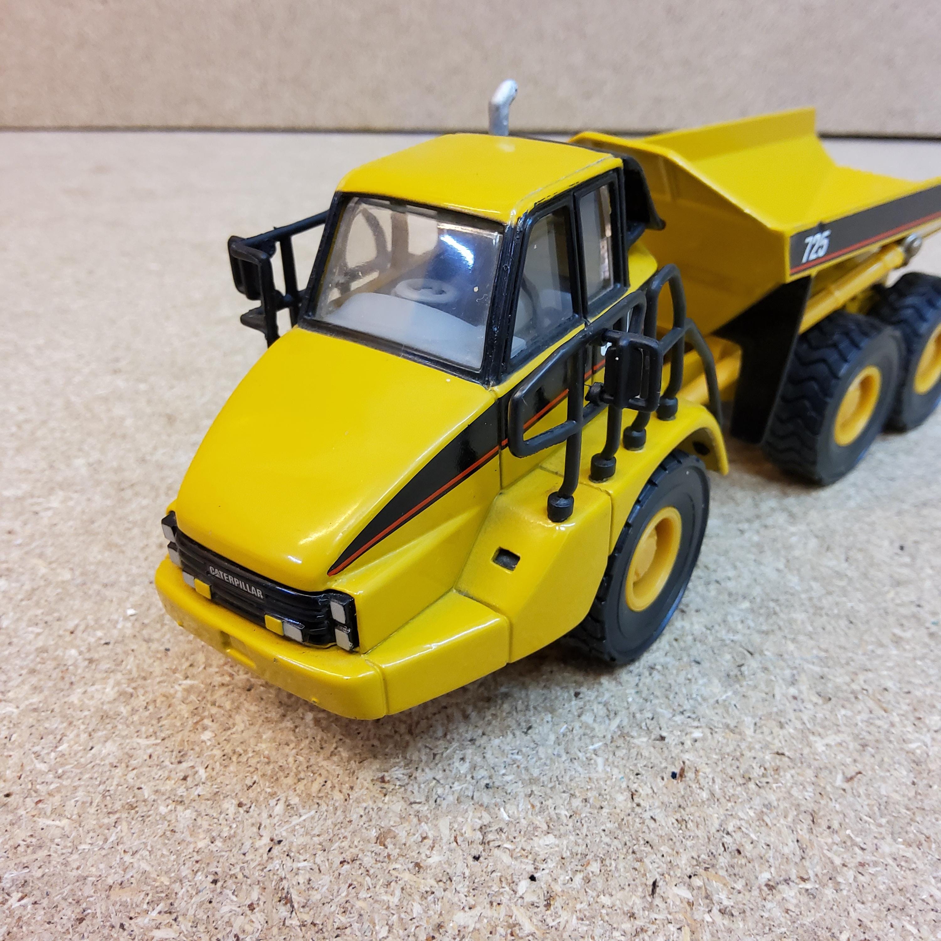 ノースコット　1／50スケール　CAT 725 アーティキュレーテッドトラック Amazon.com: for Cat 725 Articulated Dump Truck 1/50 DIECAST