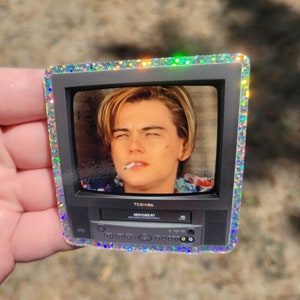 Pegatina de Romeo y Julieta de Leonardo DiCaprio / Vinilo nostálgico de los 90 (7,6 x 7,6 cm)