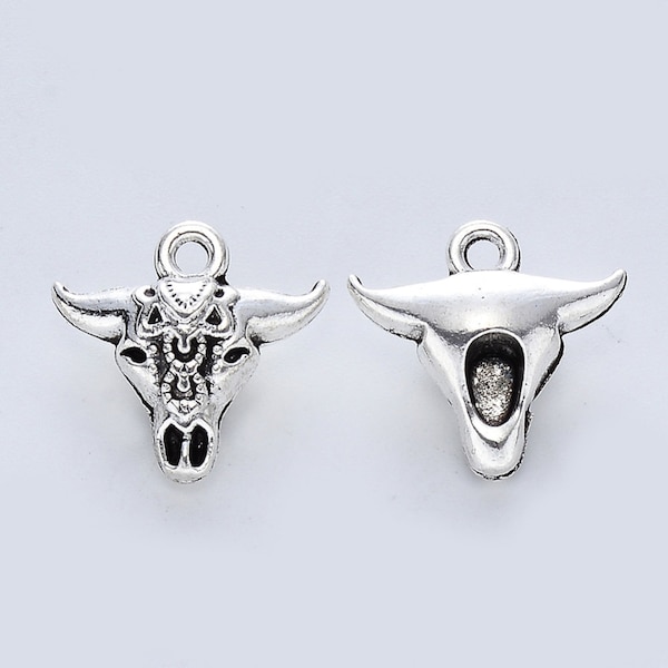 Small Metal Alloy Texas Ornate Longhorn skull Charm set of 10, Silver Tone Jewelry Supply, Tibetan Style Neck Pendant, Cow Cattle Head, 3D