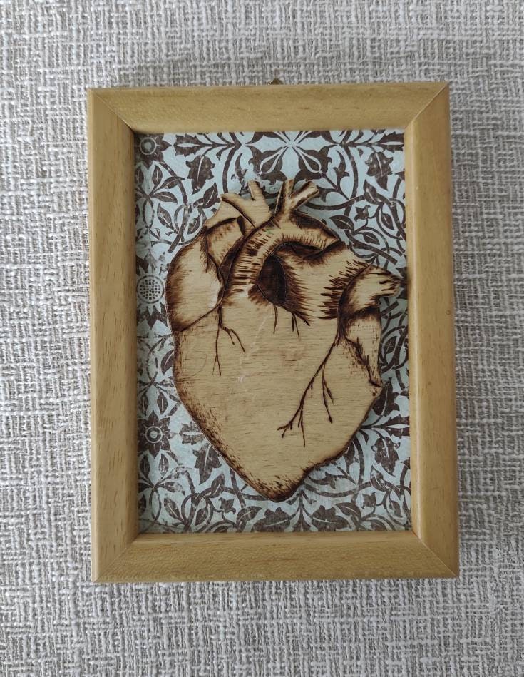Petit Cadre Coeur Anatomique Pyrogravé