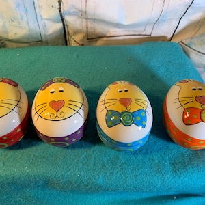 Easter Bunny Hand Painted Ceramic Trinket Boxes Set of Four Vintage Boxes in Excellent Condition!