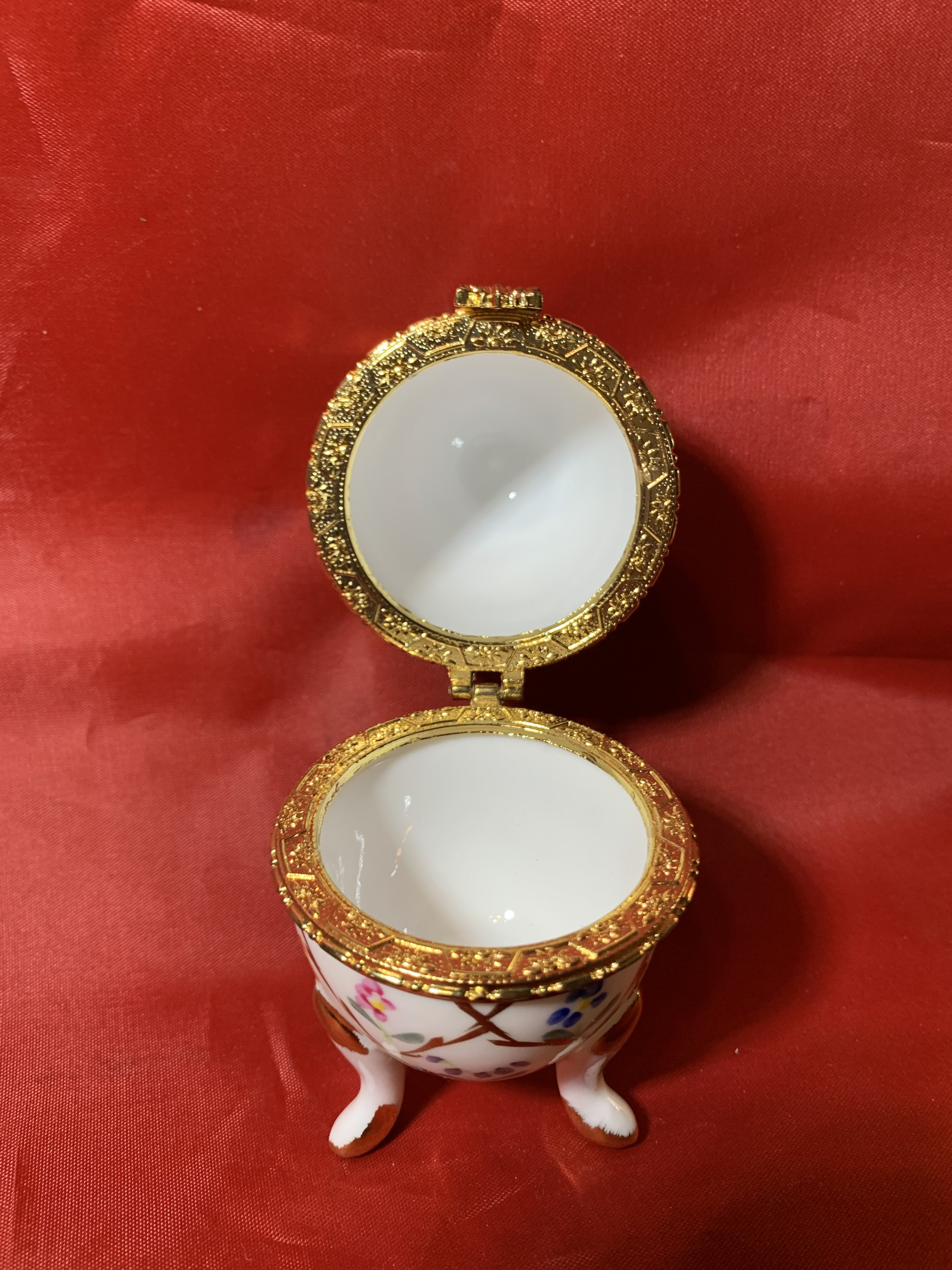Hinged Fine Porcelain Hand Painted Vintage Eggs With Flowers Hinged Fine Porcelain Hand Painted Vintage Eggs With Flowers